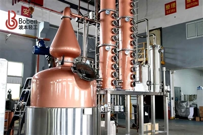 Boben Angolalik mijoz uchun 1000 litrli aroq distillash uskunasini ishlab chi...